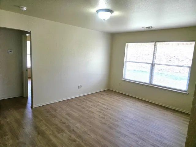 Photo 6 — 20 Lombardy Place, Clinton, OK 73601