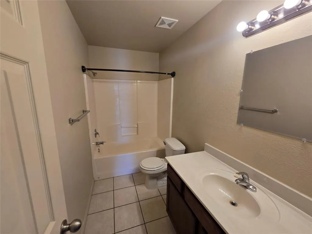 Photo 8 — 20 Lombardy Place, Clinton, OK 73601