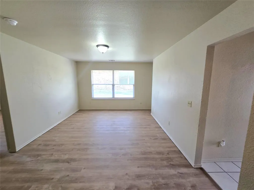 Photo 2 — 21 Lombardy Place, Clinton, OK 73601
