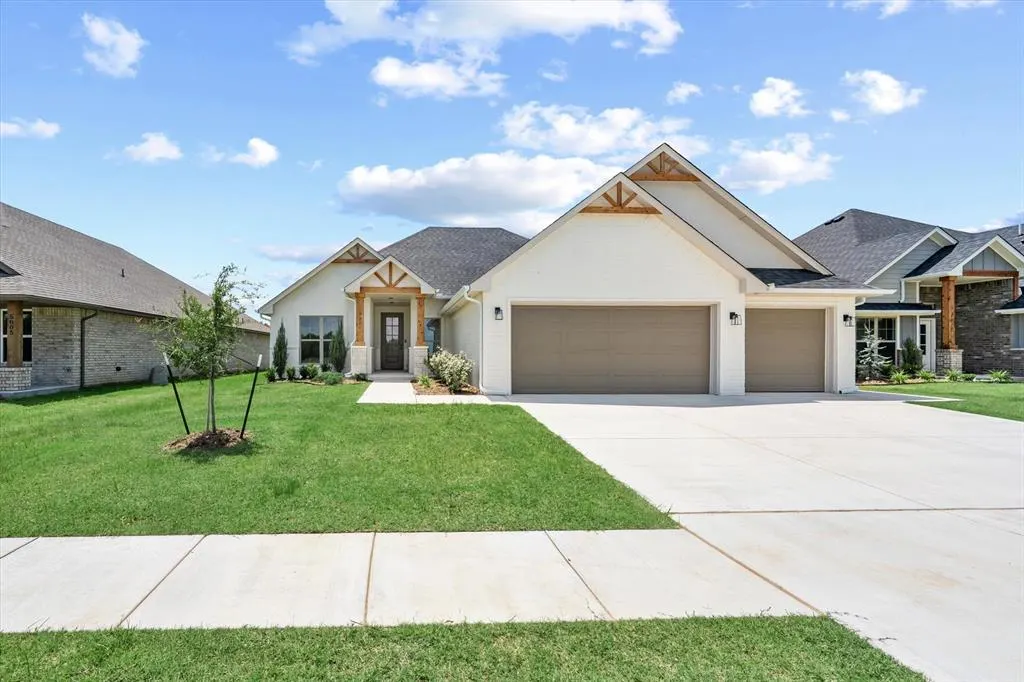 Front exterior — 5001 Vine Cliff Road, Mustang, OK 73064