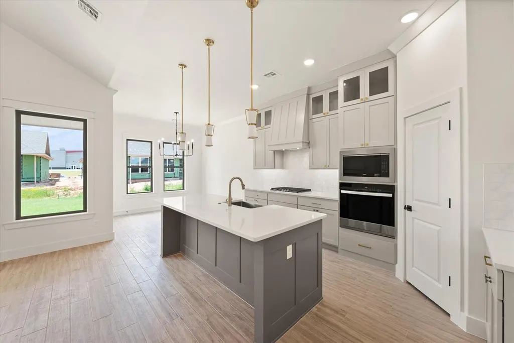 Photo 5 — 5001 Vine Cliff Road, Mustang, OK 73064