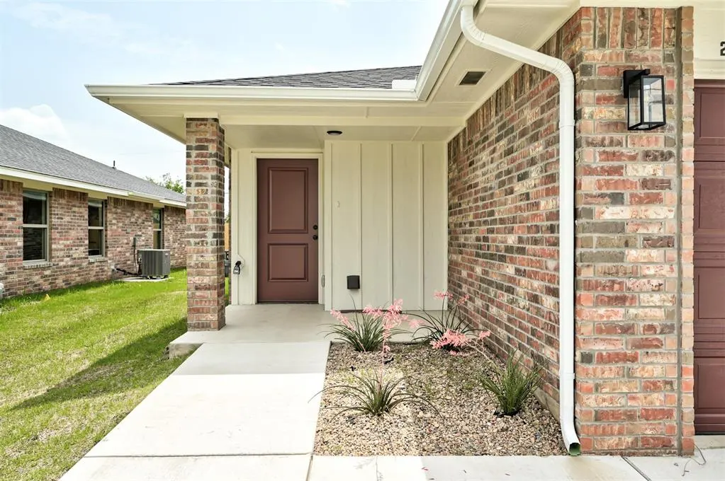 Photo 2 — 212 NW 122nd Street, Oklahoma City, OK 73114