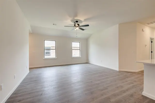 Photo 4 — 212 NW 122nd Street, Oklahoma City, OK 73114