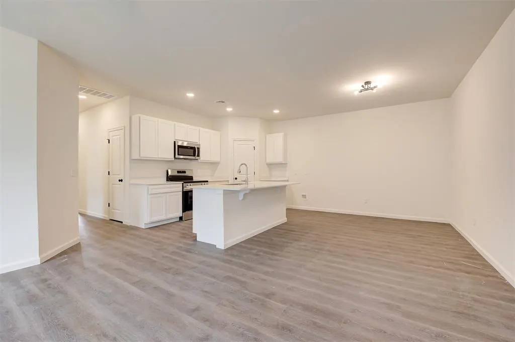 Photo 5 — 212 NW 122nd Street, Oklahoma City, OK 73114