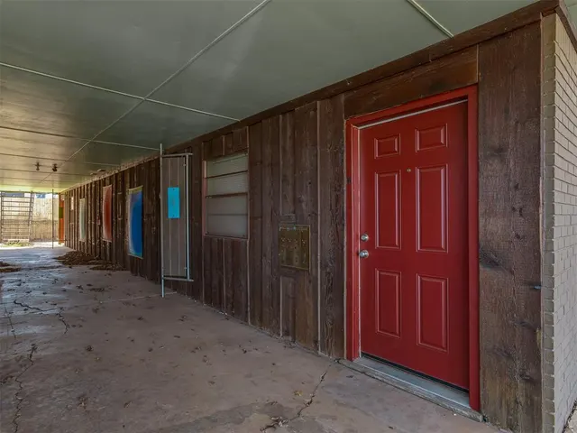 Photo 5 — 120 NW 17th Street, Oklahoma City, OK 73103