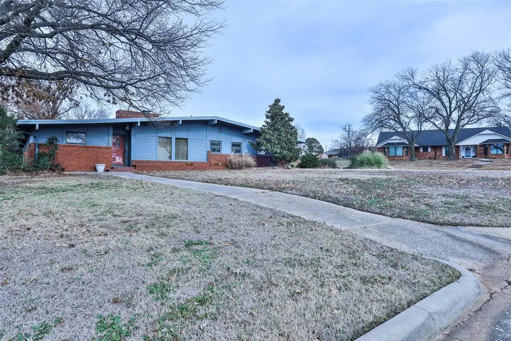 Photo 2 — 606 16th Street, Prague, OK 74864