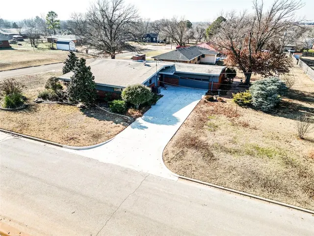 Photo 4 — 606 16th Street, Prague, OK 74864