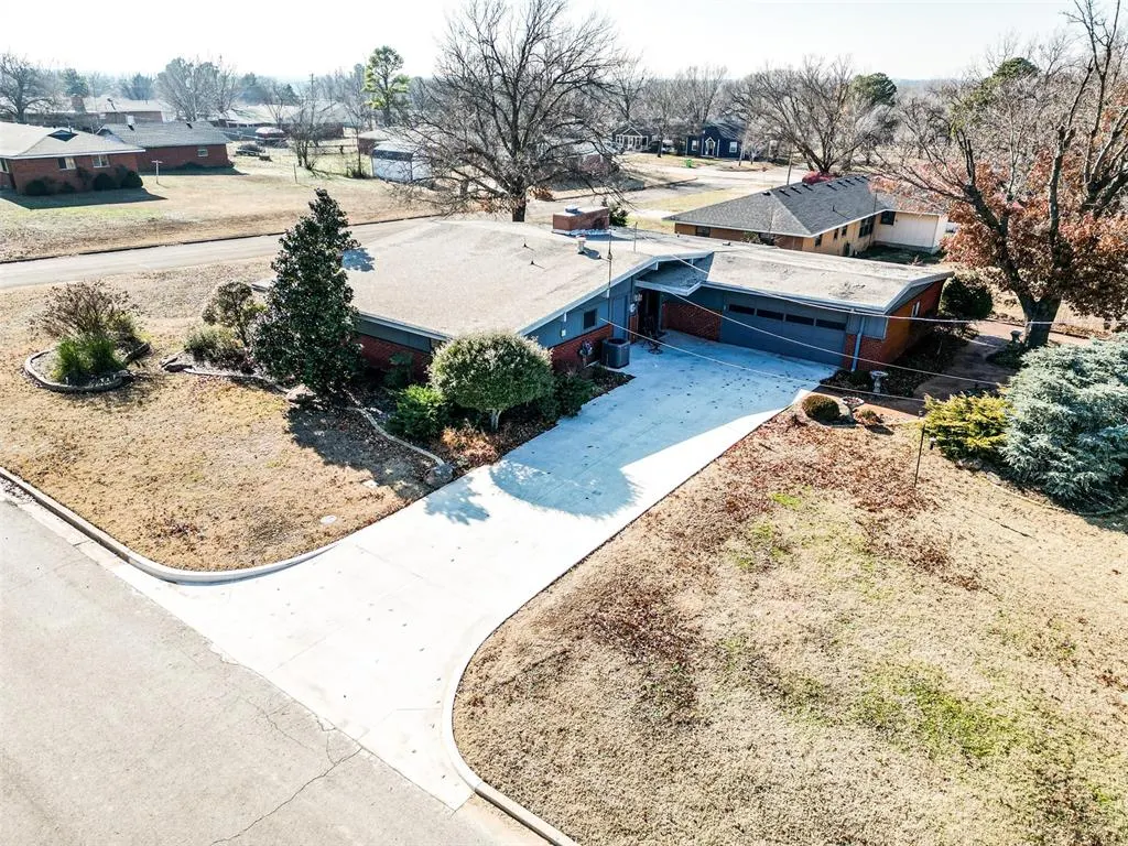 Photo 6 — 606 16th Street, Prague, OK 74864