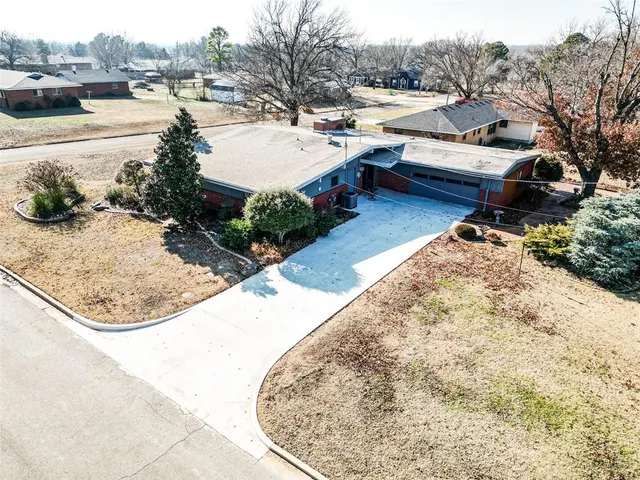 Photo 6 — 606 16th Street, Prague, OK 74864