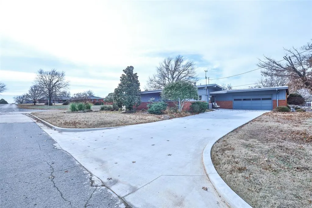 Photo 8 — 606 16th Street, Prague, OK 74864