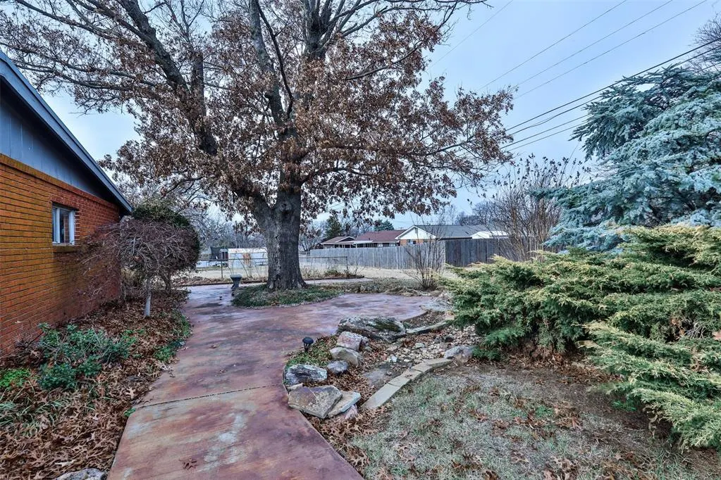 Photo 11 — 606 16th Street, Prague, OK 74864