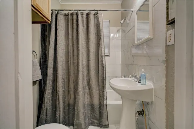 Photo 6 — 3211 N MILITARY Avenue, Oklahoma City, OK 73118