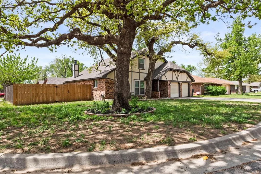 Photo 3 — 8101 Westwood Circle Street, Oklahoma City, OK 73127