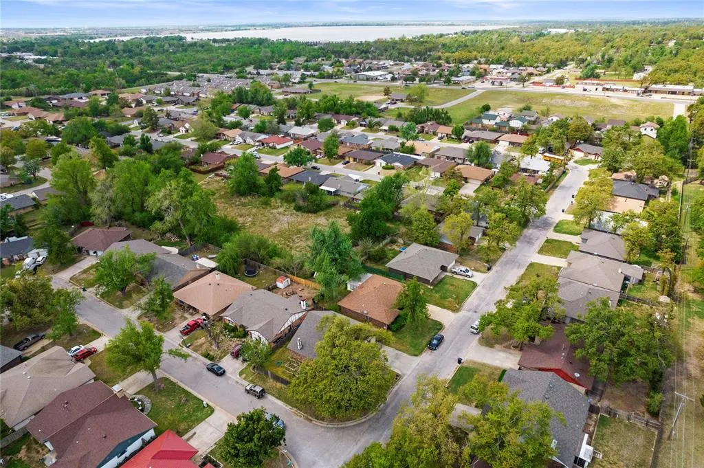 Photo 5 — 8101 Westwood Circle Street, Oklahoma City, OK 73127