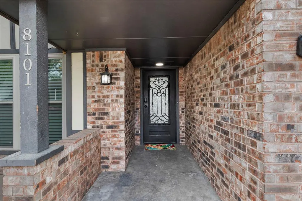 Photo 6 — 8101 Westwood Circle Street, Oklahoma City, OK 73127