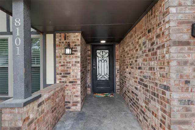 Photo 6 — 8101 Westwood Circle Street, Oklahoma City, OK 73127