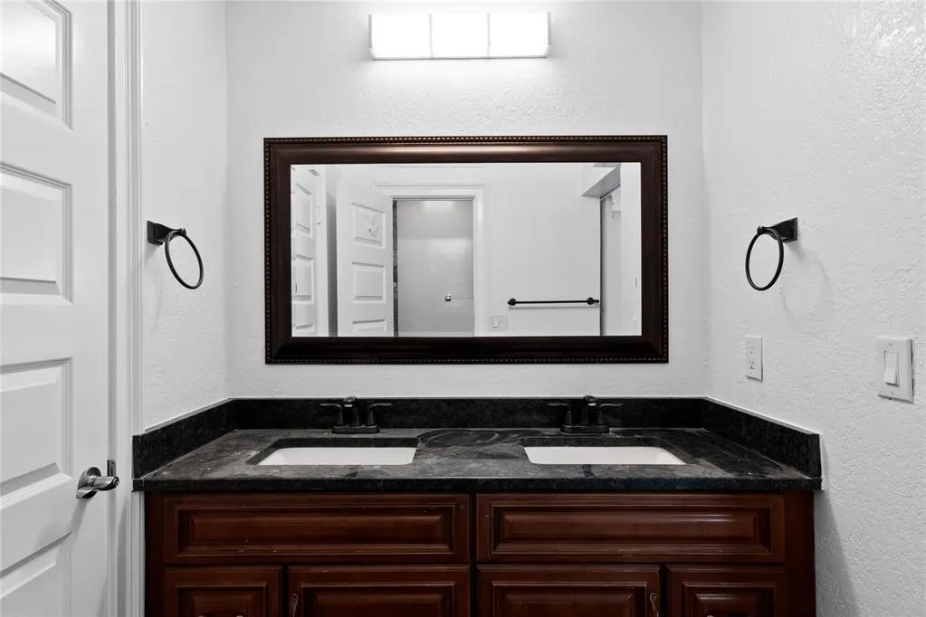 Photo 19 — 8101 Westwood Circle Street, Oklahoma City, OK 73127