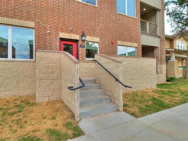 Photo 7 — 207 W Apache Street, Norman, OK 73069