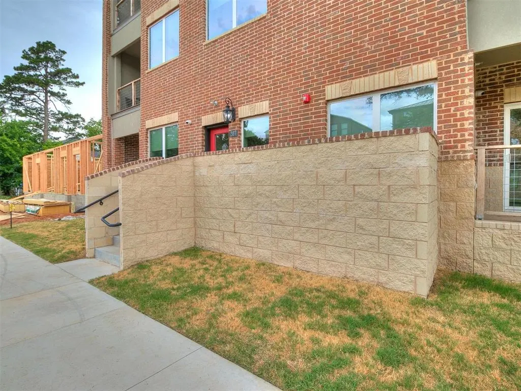 Photo 9 — 207 W Apache Street, Norman, OK 73069