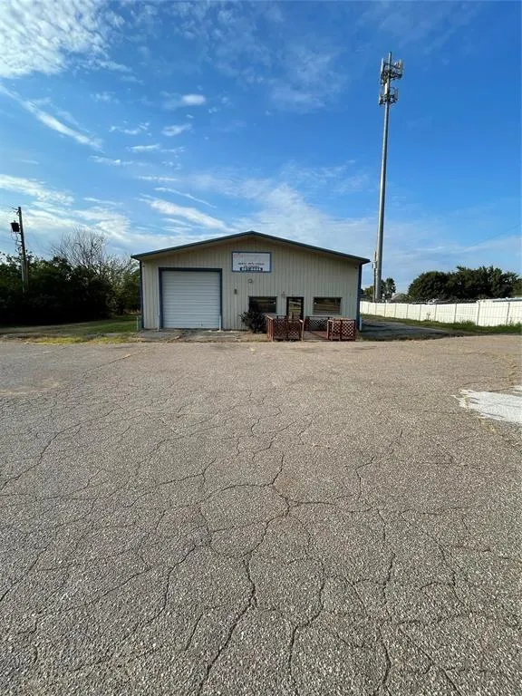 Photo 2 — 8315 NE 23rd Street, Oklahoma City, OK 73141