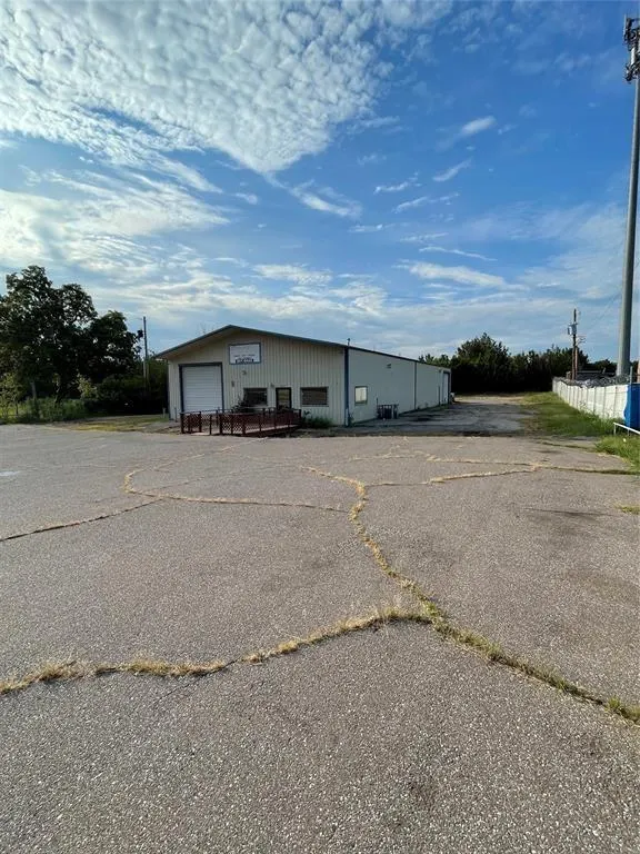 Photo 3 — 8315 NE 23rd Street, Oklahoma City, OK 73141