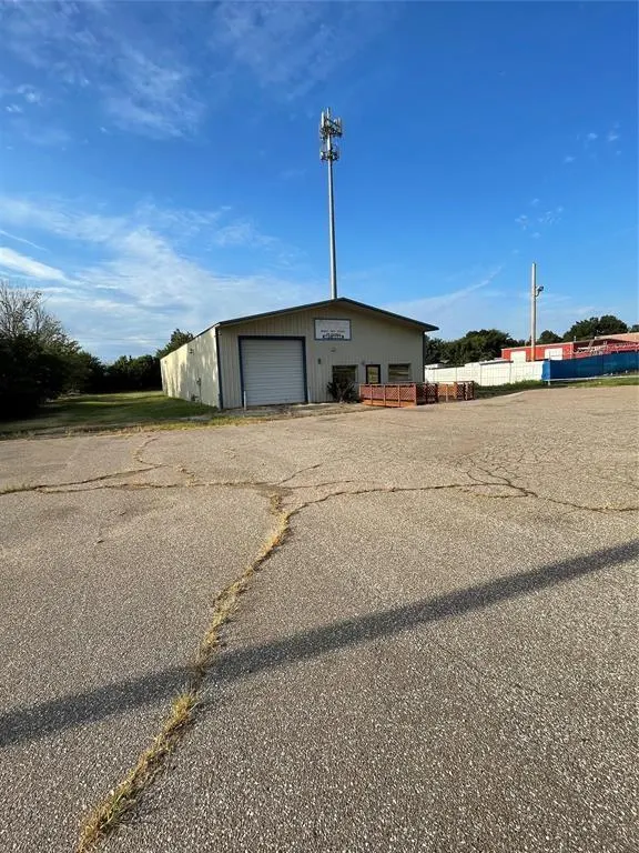 Photo 4 — 8315 NE 23rd Street, Oklahoma City, OK 73141