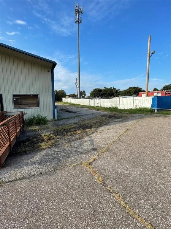Photo 6 — 8315 NE 23rd Street, Oklahoma City, OK 73141
