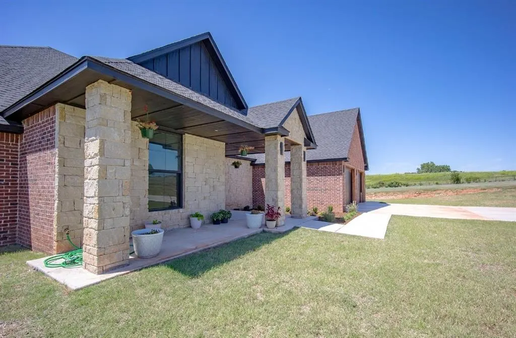 Photo 6 — 2040 County Road 1336, Blanchard, OK 73010