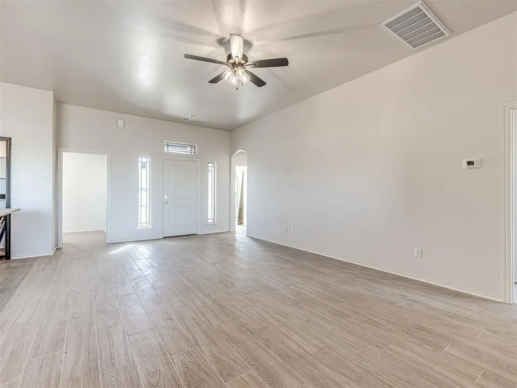 Photo 6 — 24947 Preakness Run, Cashion, OK 73016