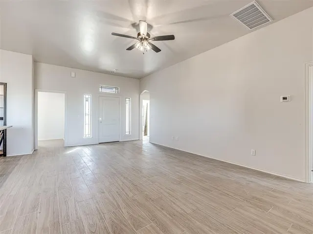 Photo 6 — 24947 Preakness Run, Cashion, OK 73016