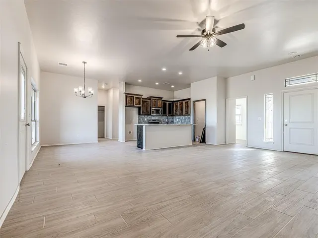 Photo 8 — 24947 Preakness Run, Cashion, OK 73016