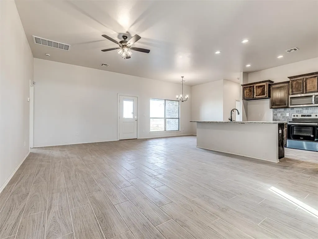 Photo 9 — 24947 Preakness Run, Cashion, OK 73016