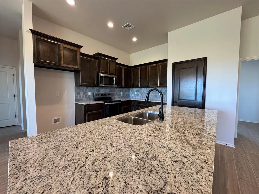 Photo 12 — 24947 Preakness Run, Cashion, OK 73016