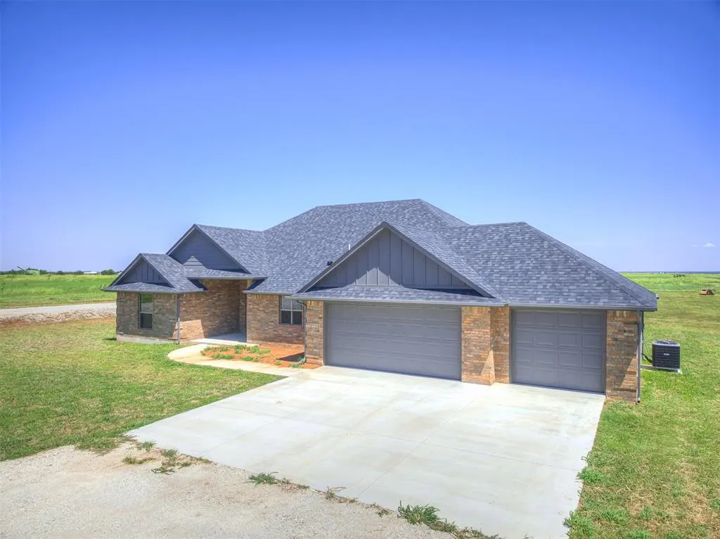 Front exterior — 24947 Preakness Run, Cashion, OK 73016