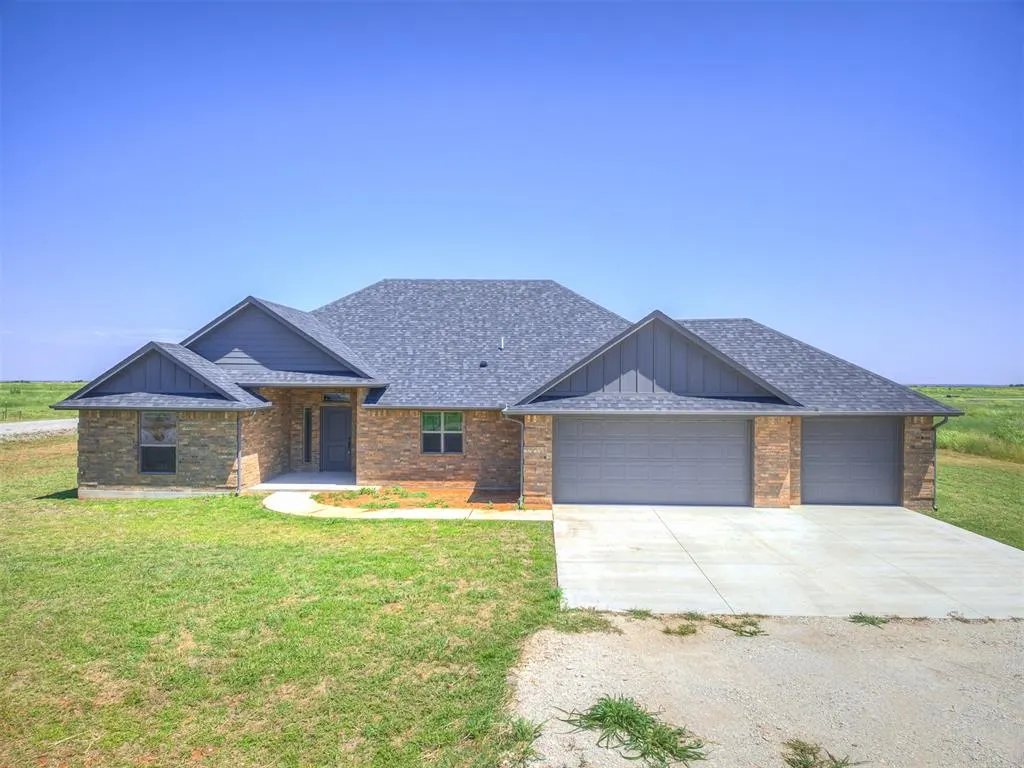Photo 2 — 24947 Preakness Run, Cashion, OK 73016