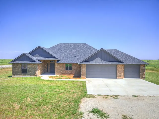 Photo 2 — 24947 Preakness Run, Cashion, OK 73016