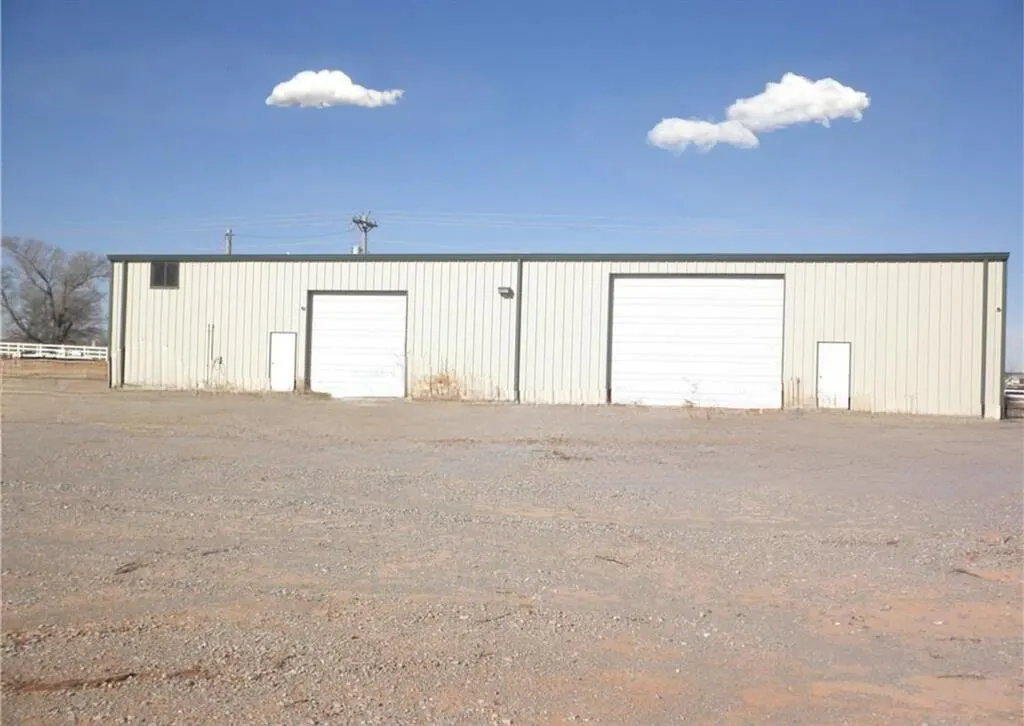 Photo 2 — 17204 HWY 152, Sweetwater, OK 73666