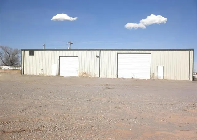 Photo 2 — 17204 HWY 152, Sweetwater, OK 73666