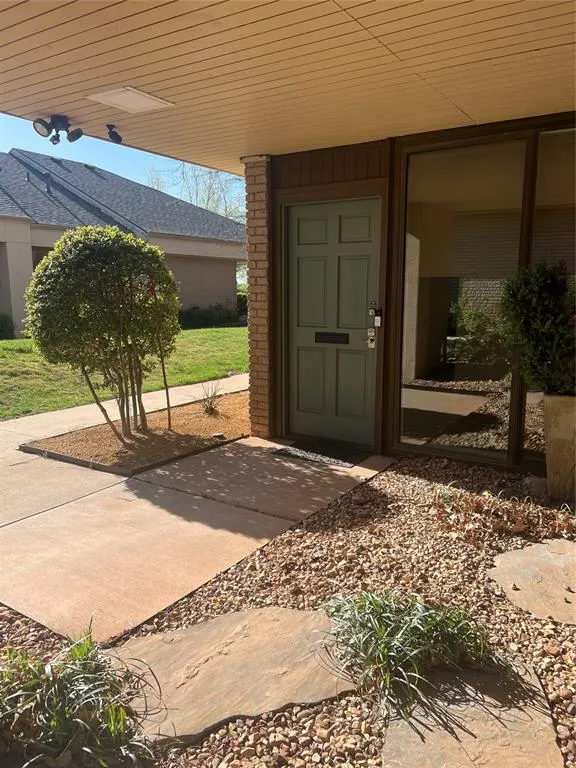 Front exterior — 6402 N Santa Fe Avenue B, Oklahoma City, OK 73116