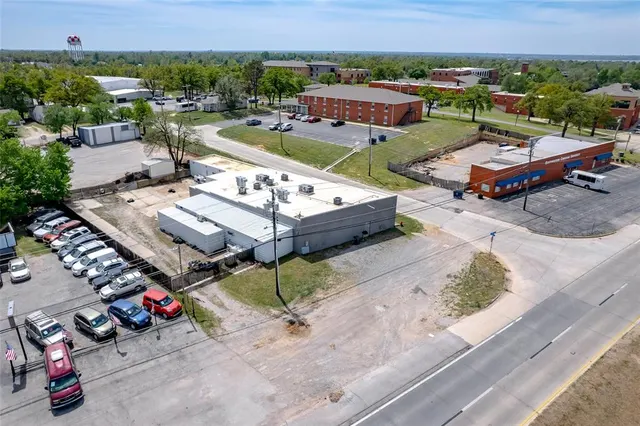 Front exterior — 7140 NW 39th Expressway, Bethany, OK 73008