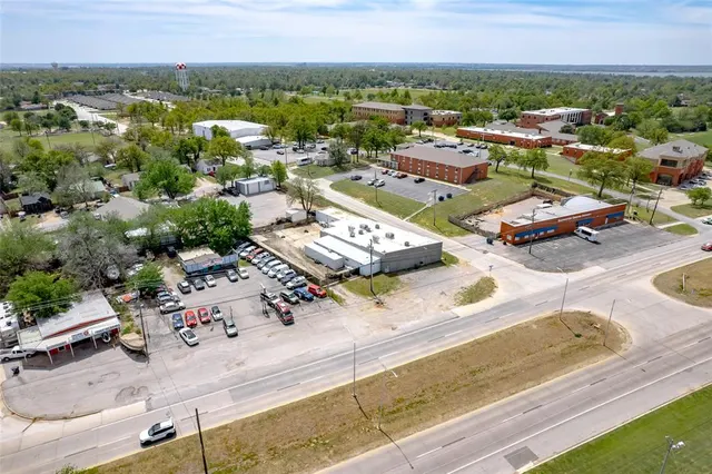 Photo 2 — 7140 NW 39th Expressway, Bethany, OK 73008