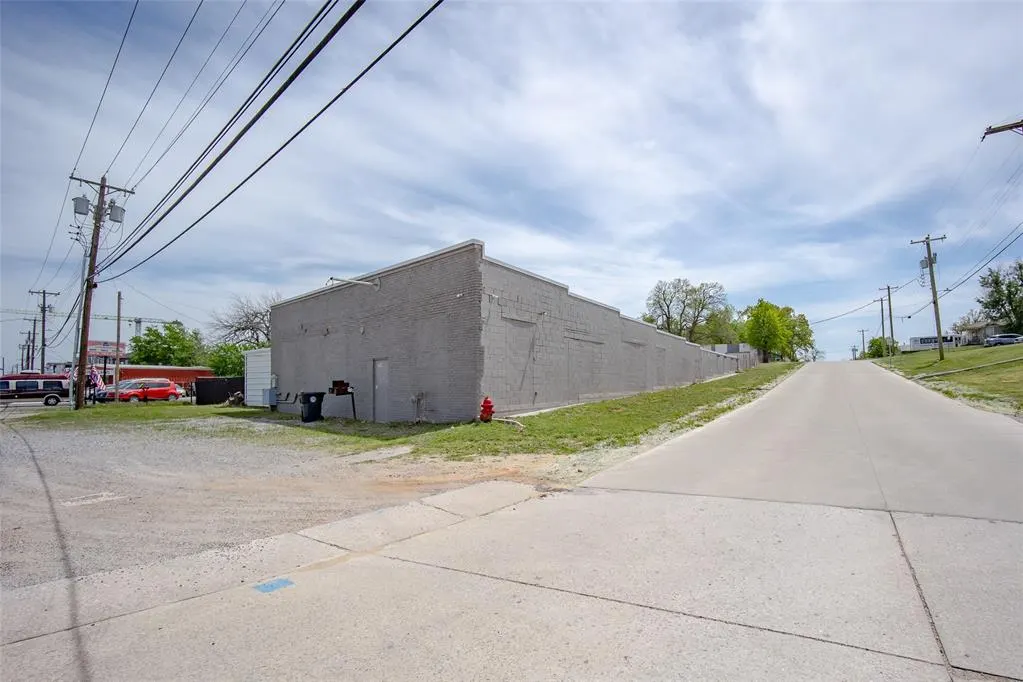 Photo 5 — 7140 NW 39th Expressway, Bethany, OK 73008