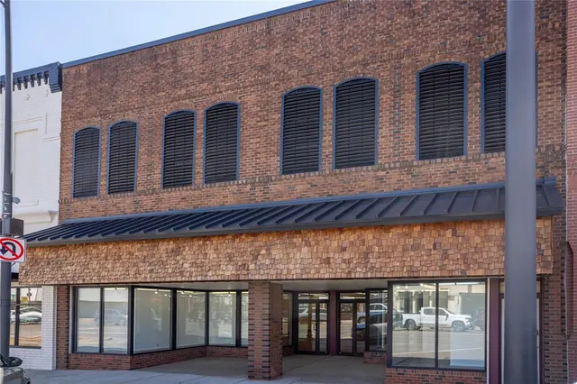Photo 2 — 106 W Main Street, Weatherford, OK 73096