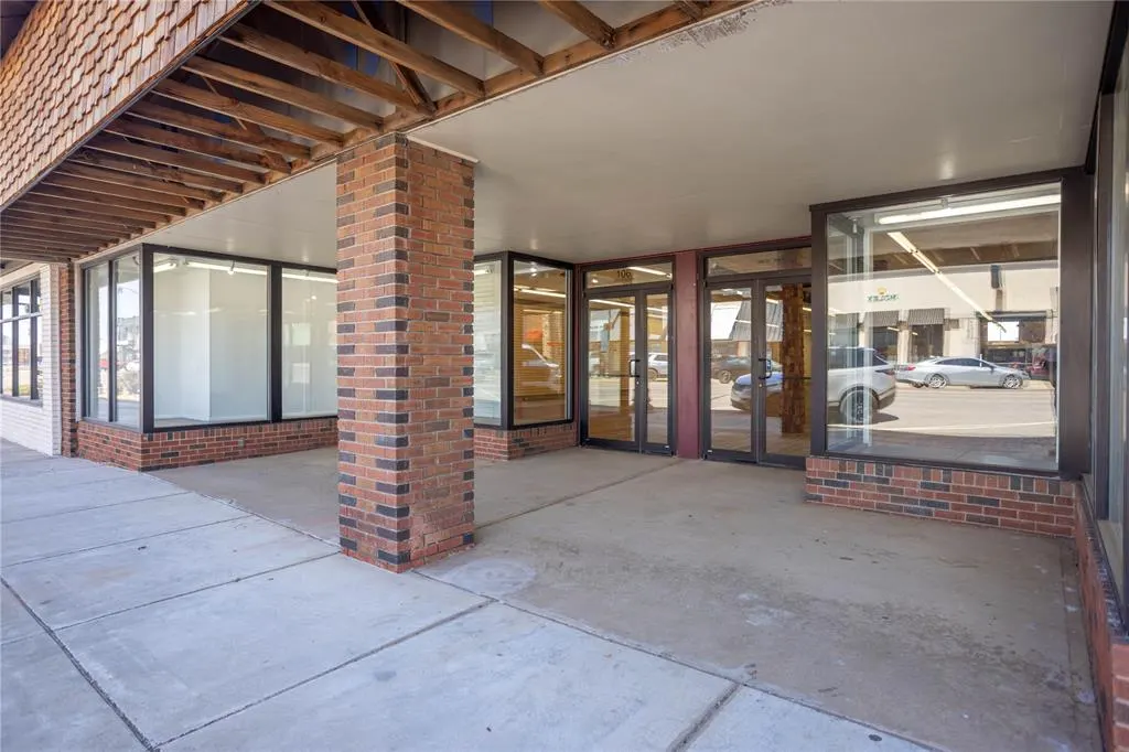 Photo 3 — 106 W Main Street, Weatherford, OK 73096