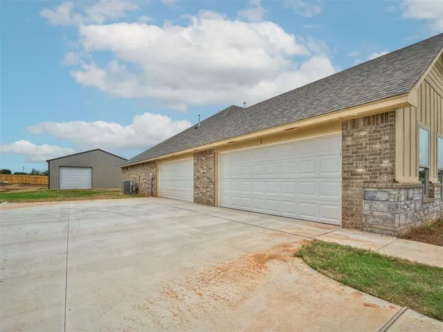 Photo 3 — 10117 Baldwin Lane, Oklahoma City, OK 73169