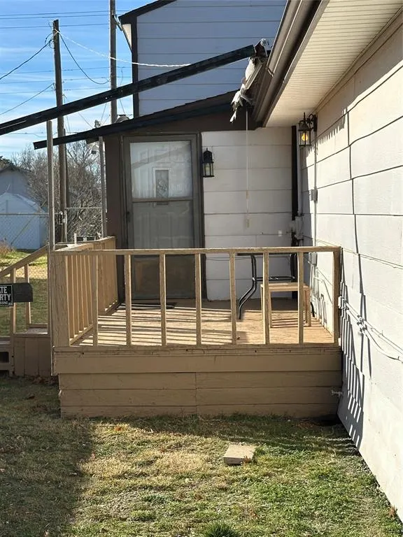 Photo 2 — 423 N Lowe Street, Hobart, OK 73651
