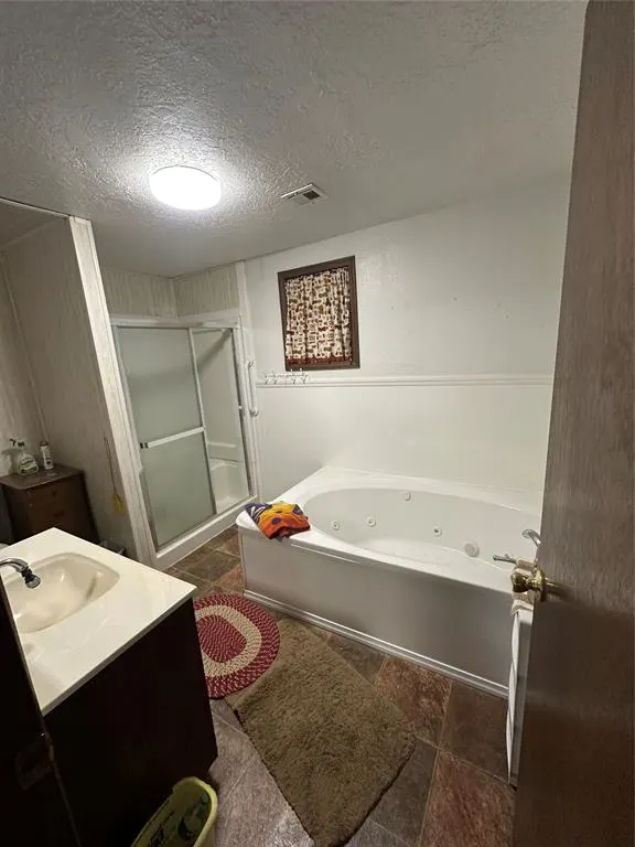 Photo 9 — 423 N Lowe Street, Hobart, OK 73651