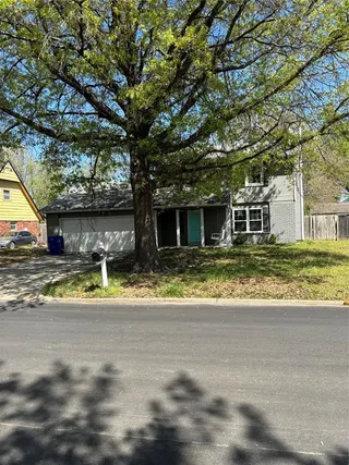 Sold home at 4117 S Elm Avenue