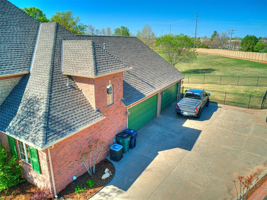 Photo 5 — 2109 Kingswood Circle, Oklahoma City, OK 73170
