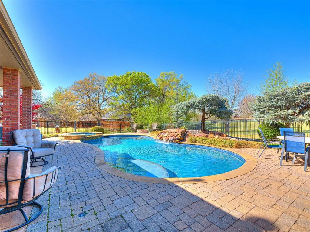 Photo 8 — 2109 Kingswood Circle, Oklahoma City, OK 73170